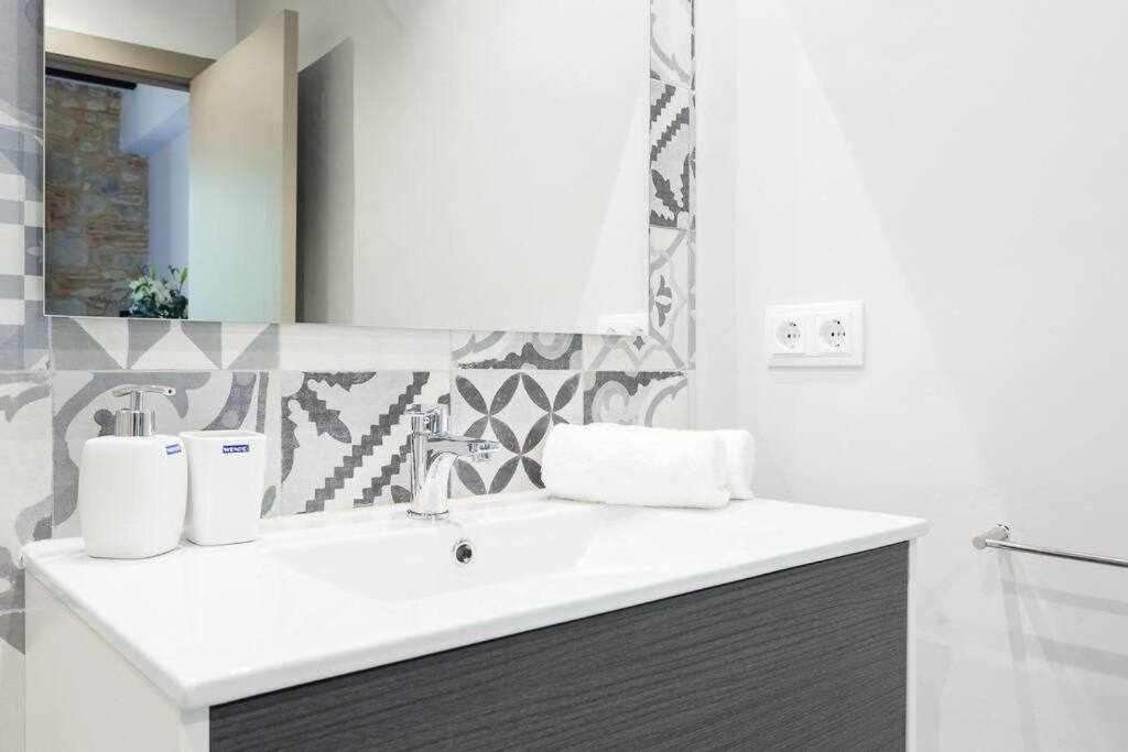 Sleep & Stay Home With Balcony Bonaventura 3 Херона Екстериор снимка